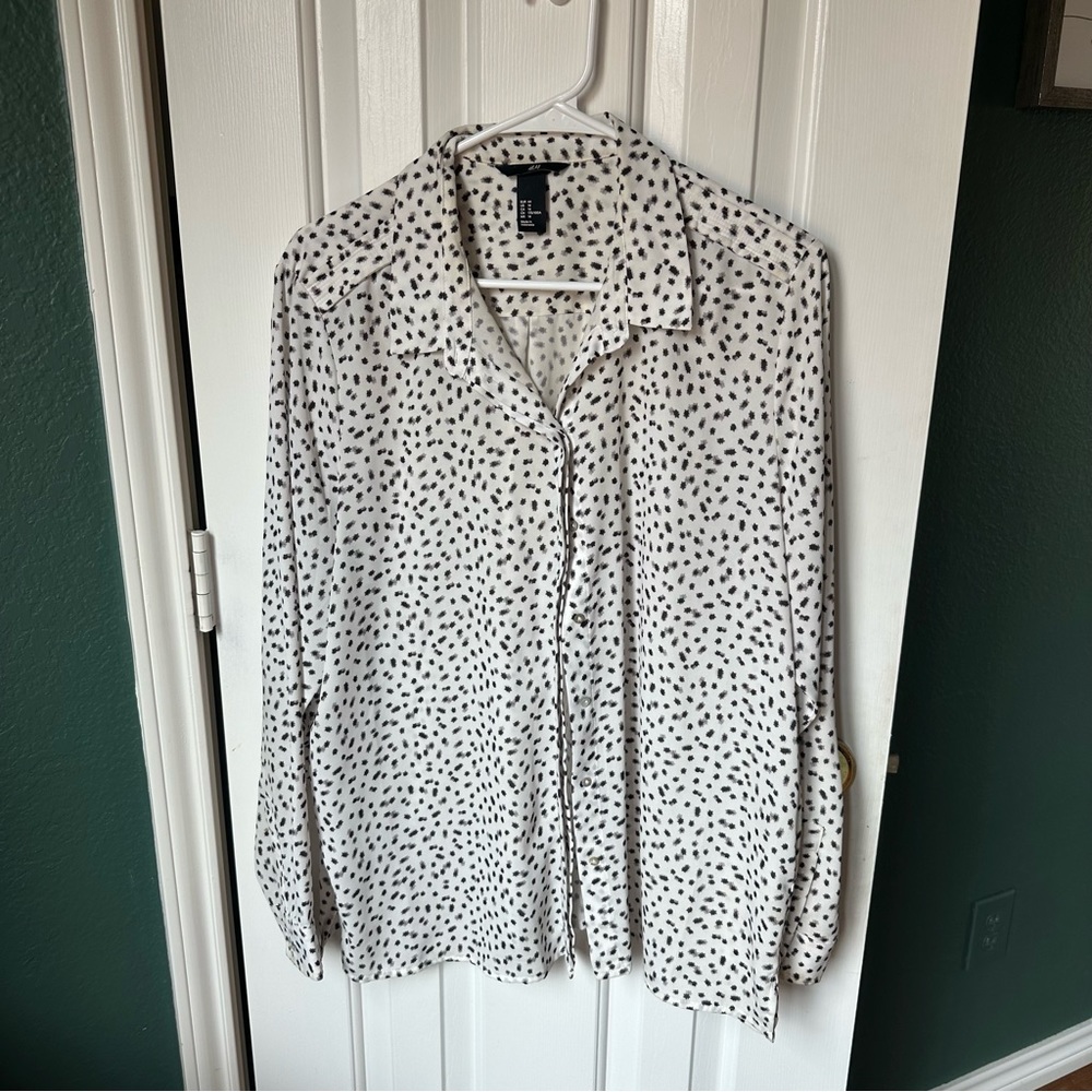 H&M button down top: Size: 14